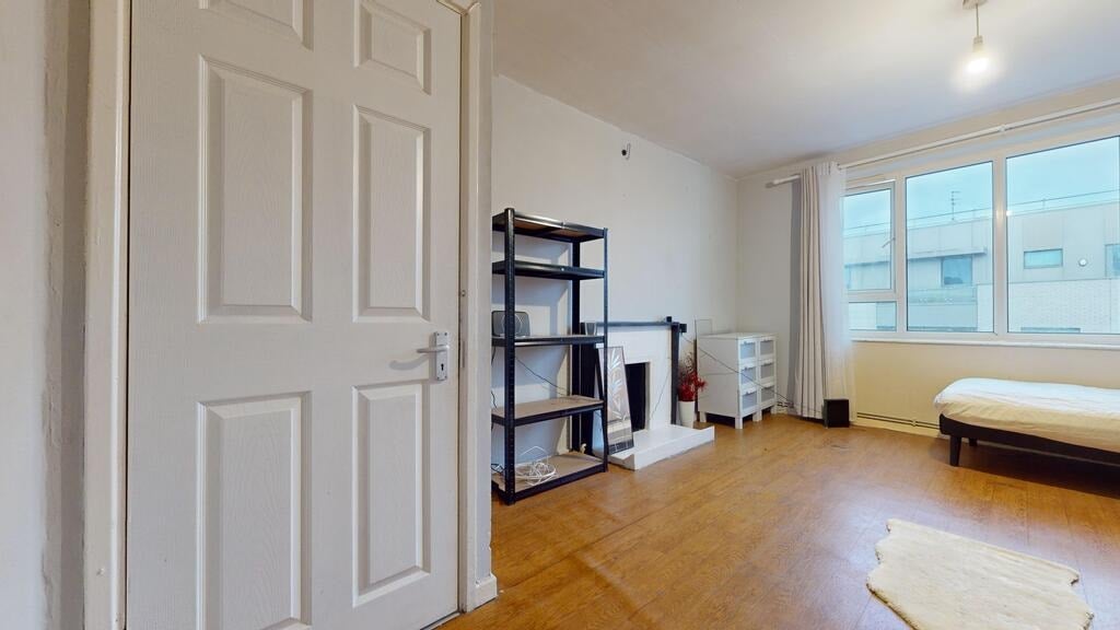 Room Cornwallis Road in Greater London