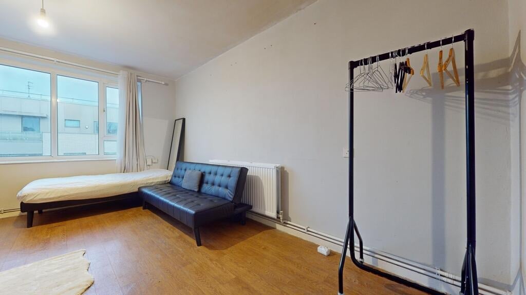 Room Cornwallis Road in Greater London