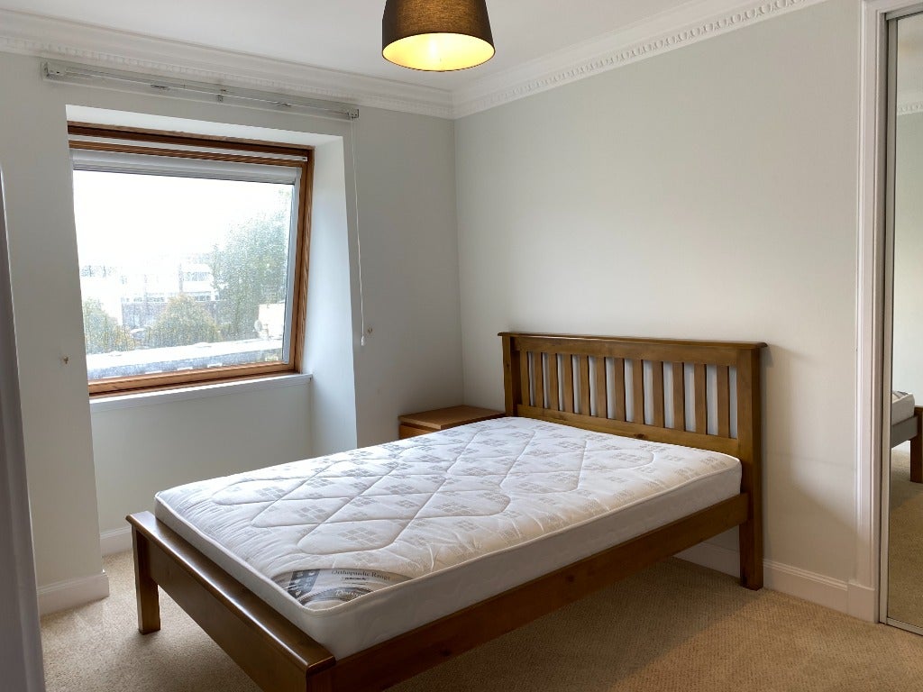 Flat Caledonian Crescent in City of Edinburgh