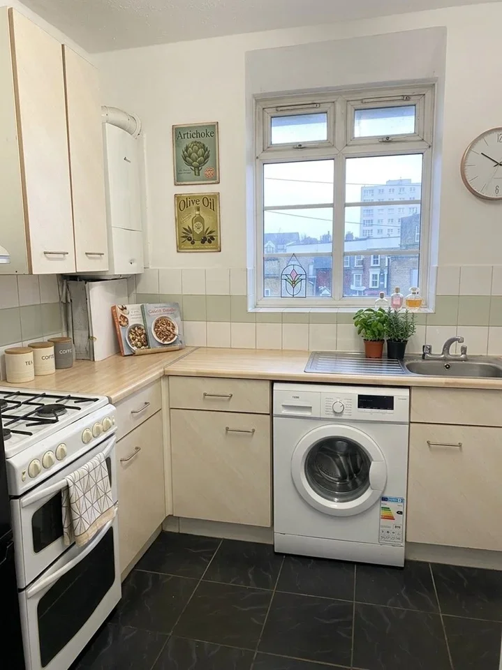 Room Retreat Place in Greater London
