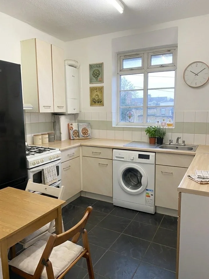 Room Retreat Place in Greater London