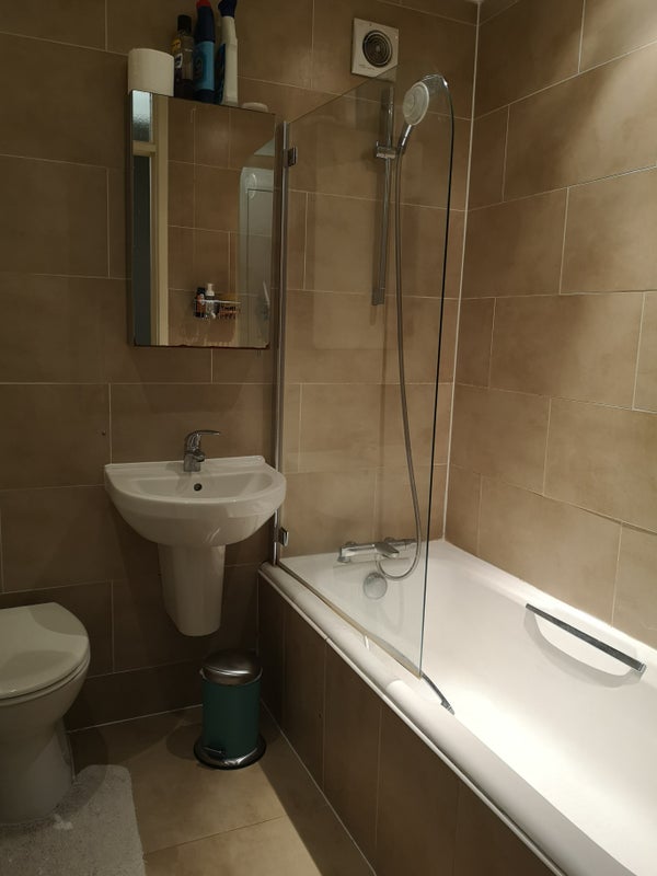 Room Brampton Road in Greater London