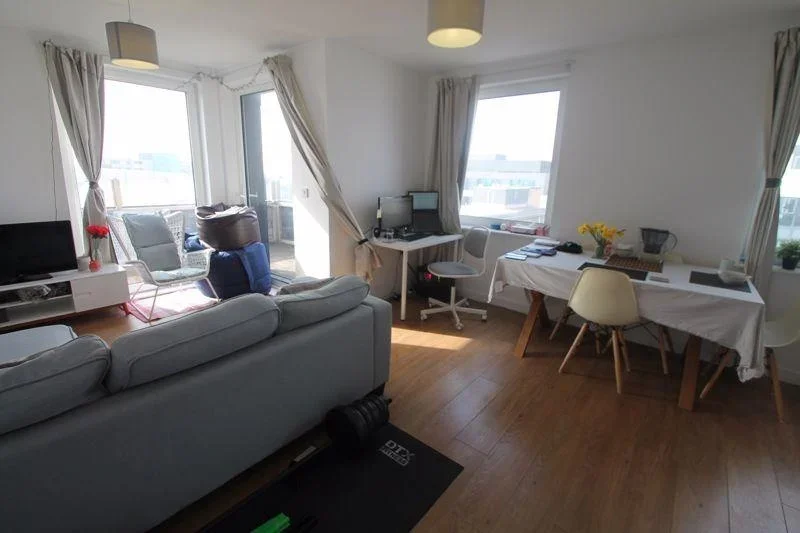 Flat Herschel Street in Slough