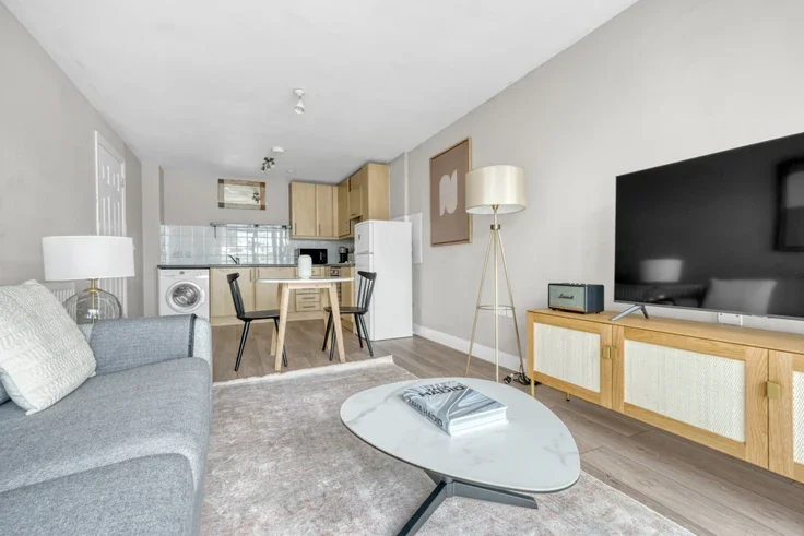 Flat Warwick Way in City of Westminster