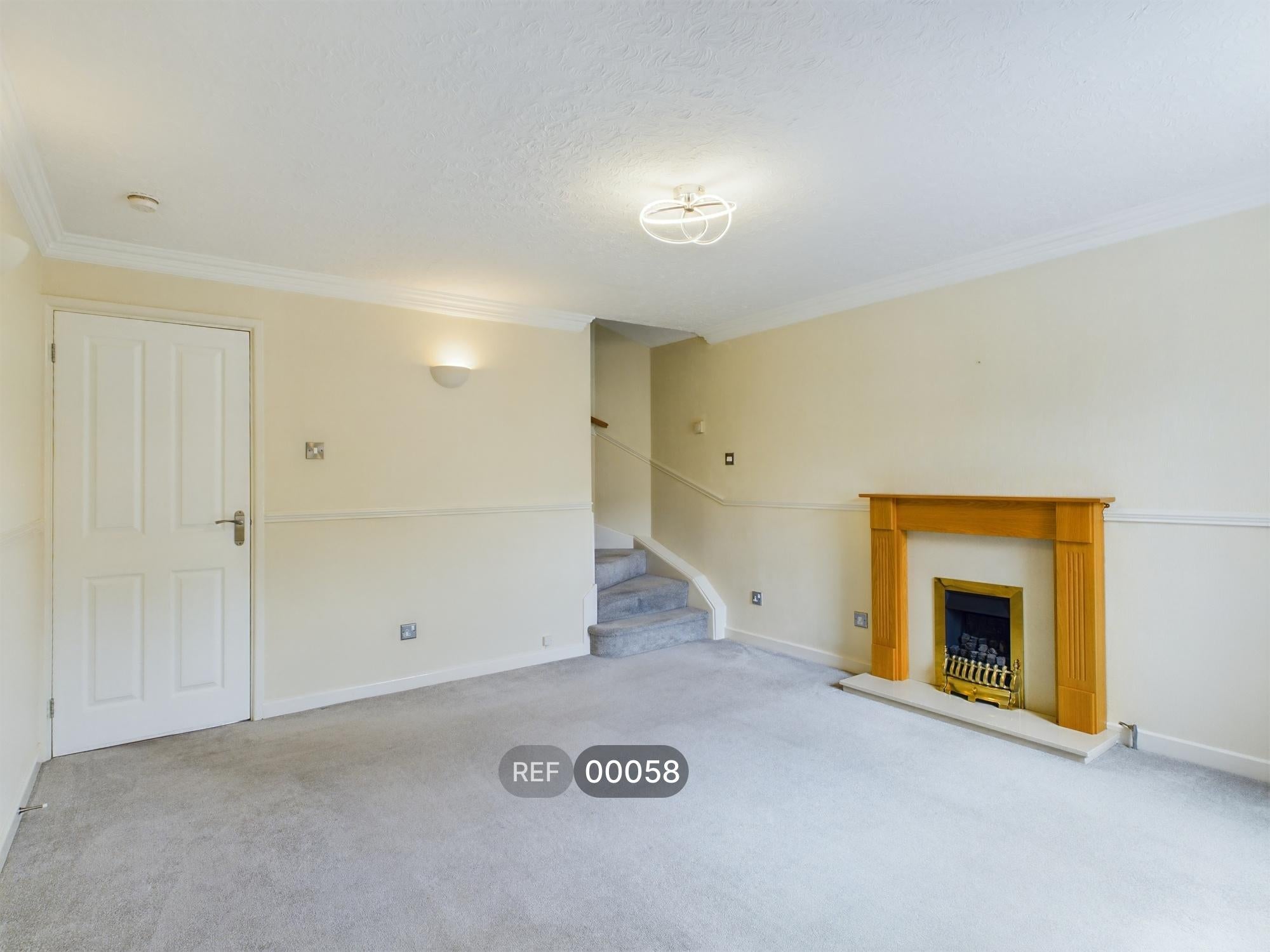 House Swallowfield Drive in Hull