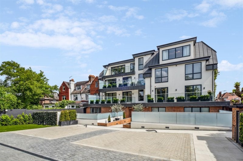 Flat Finchley Road in Greater London