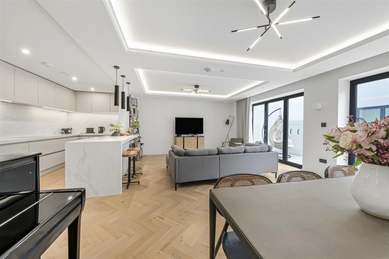 Flat Finchley Road in Greater London
