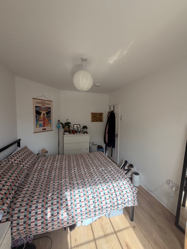Room Long Lane in Greater London