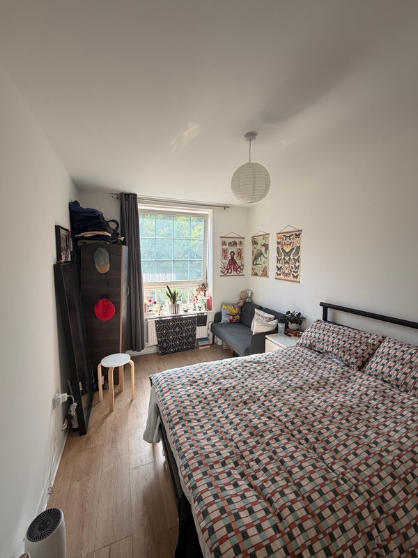 Room Long Lane in Greater London
