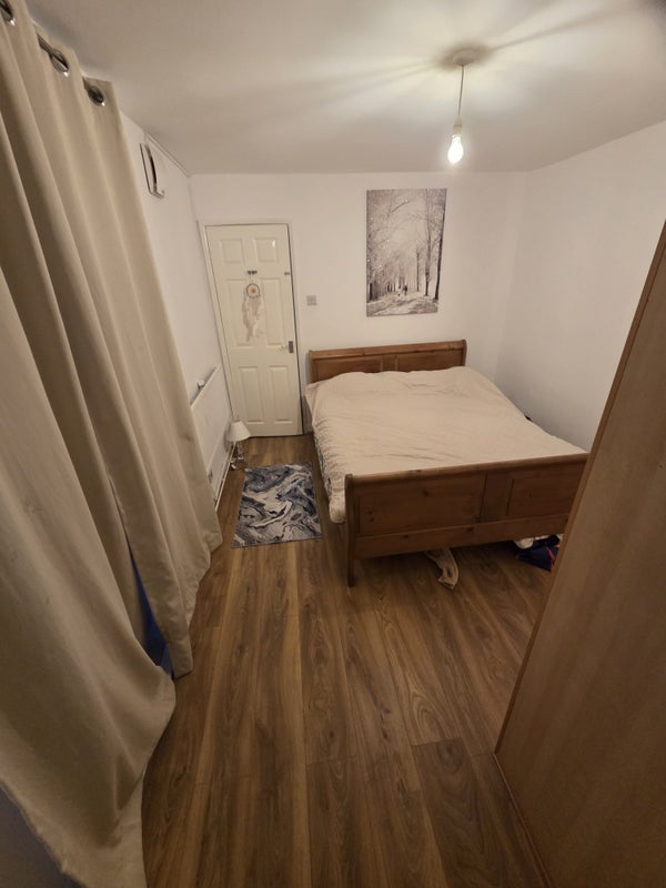 Room Whitehorse Lane in Greater London