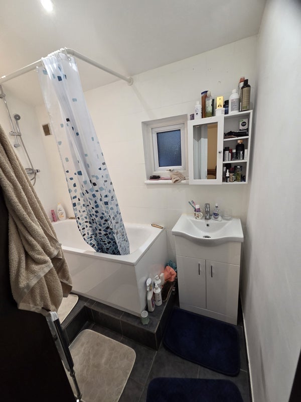 Room Whitehorse Lane in Greater London