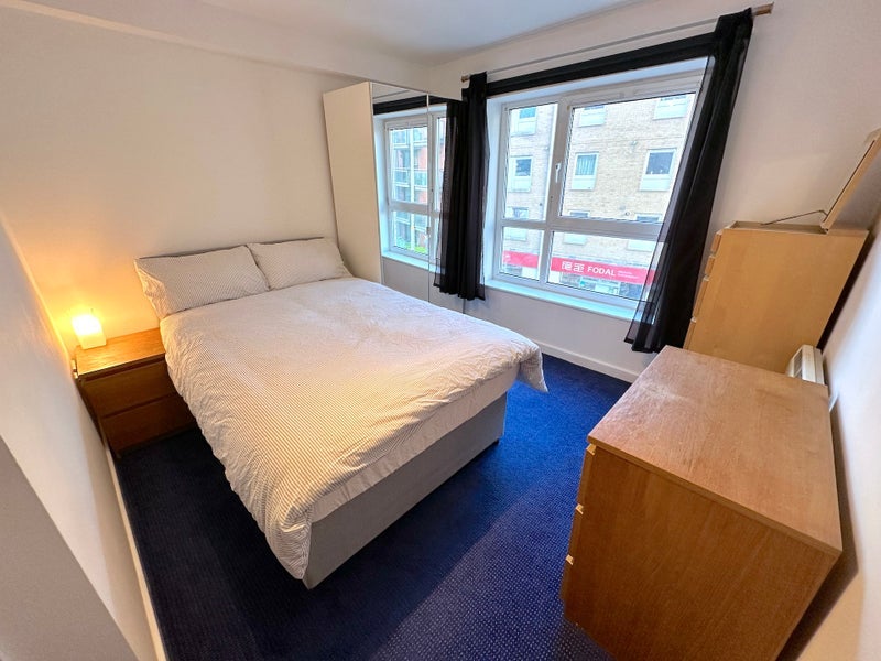 Room Westferry Road in Greater London