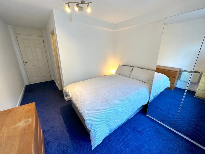 Room Westferry Road in Greater London