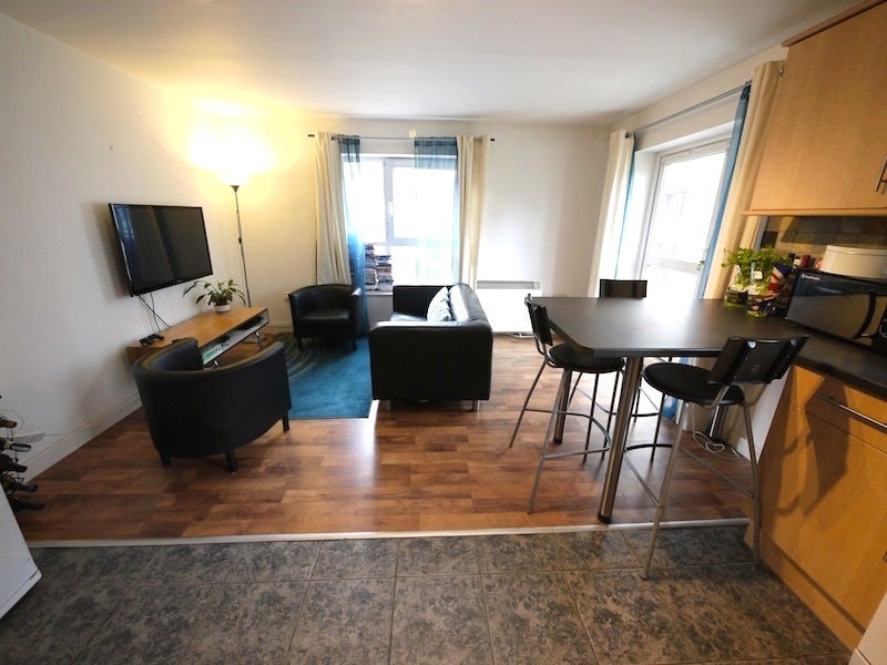 Room Westferry Road in Greater London