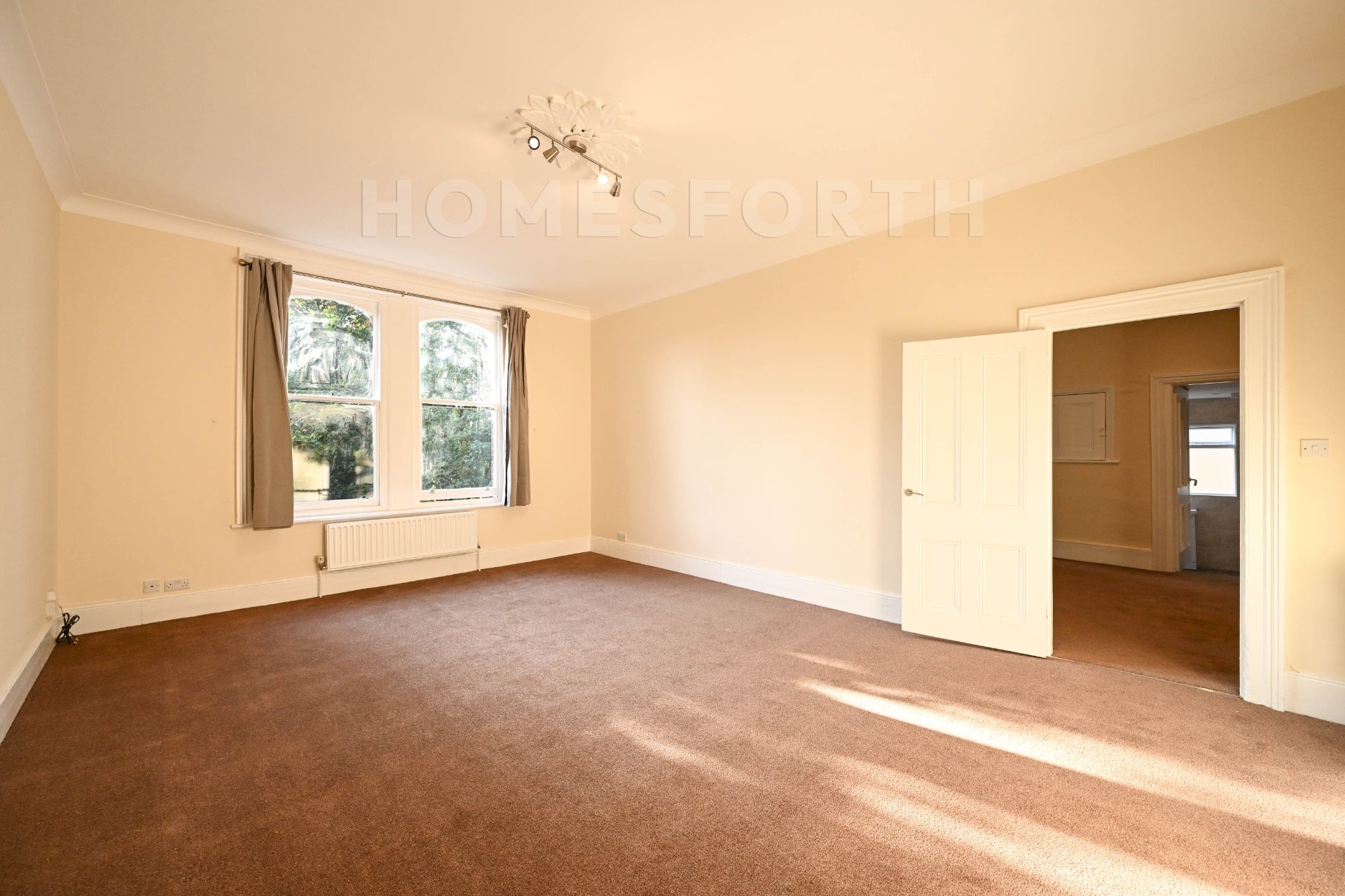 Flat Warminster Road in Greater London