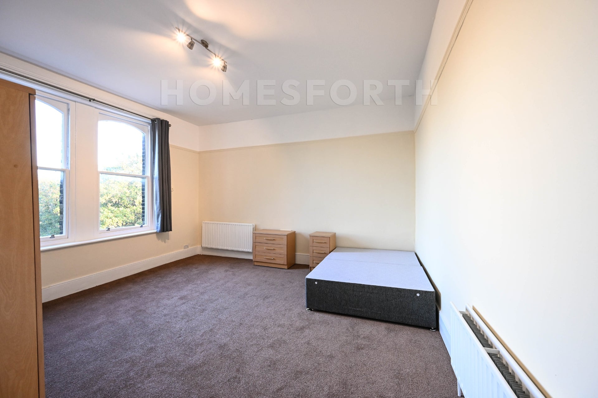 Flat Warminster Road in Greater London