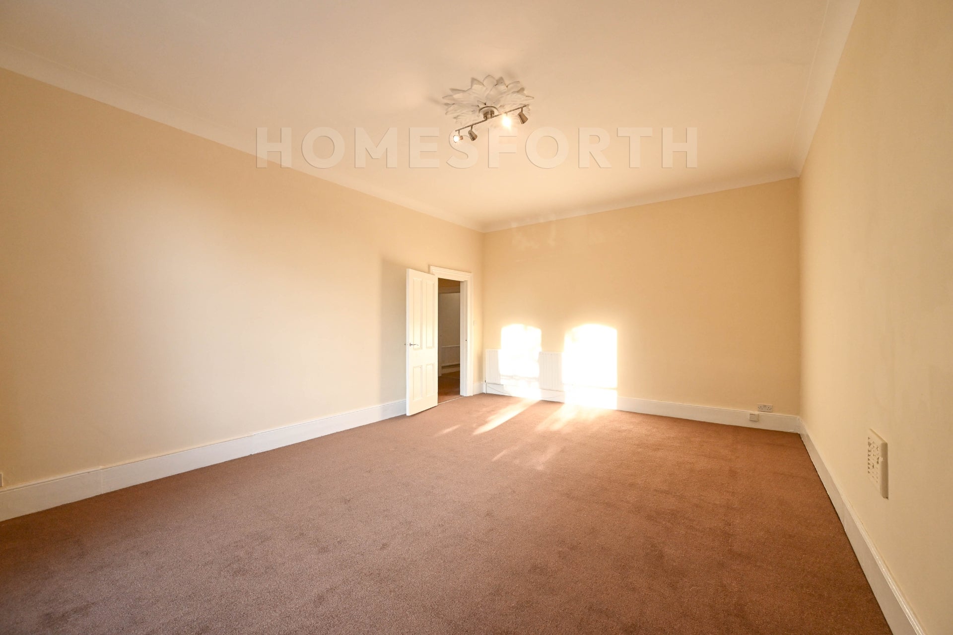 Flat Warminster Road in Greater London