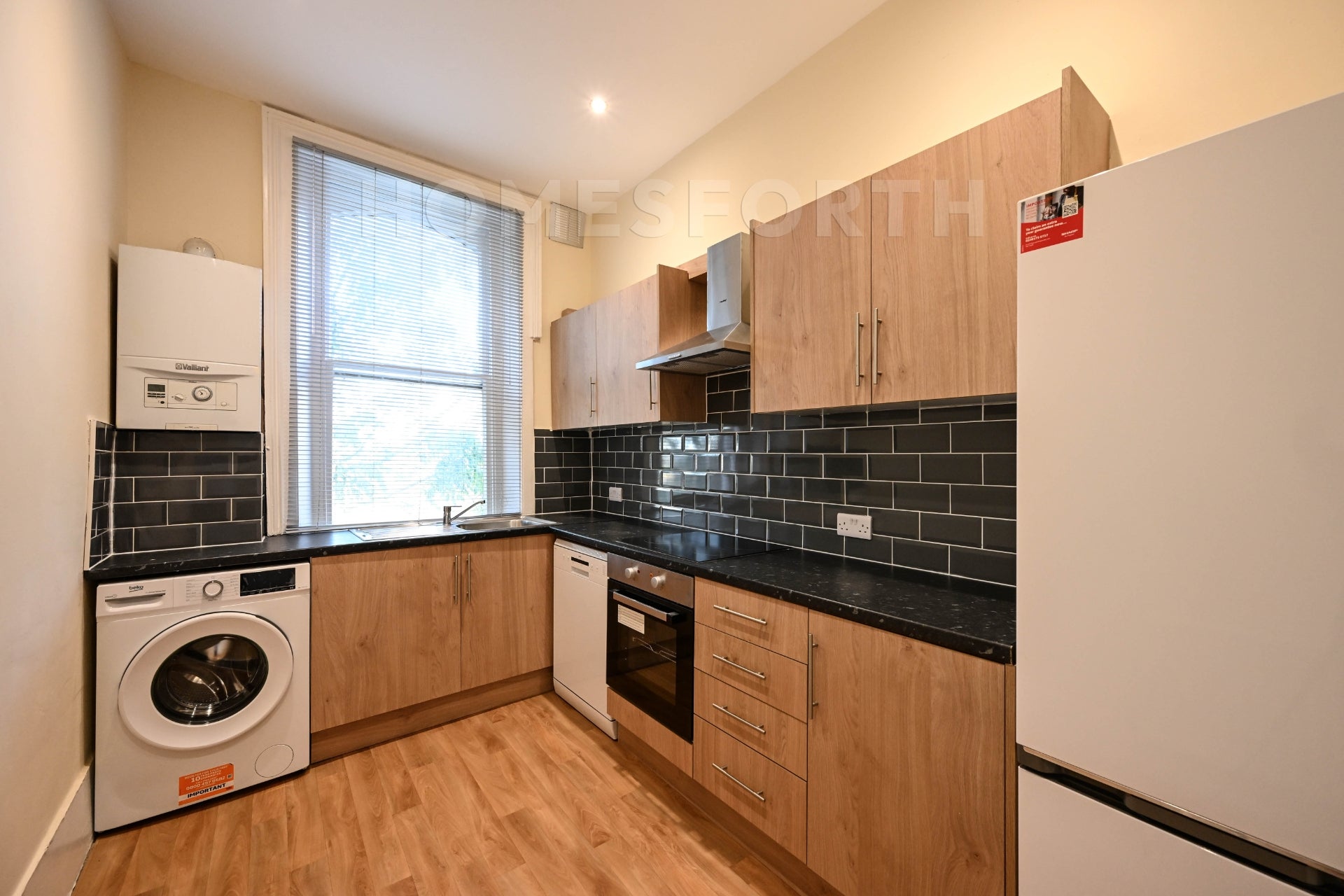 Flat Warminster Road in Greater London
