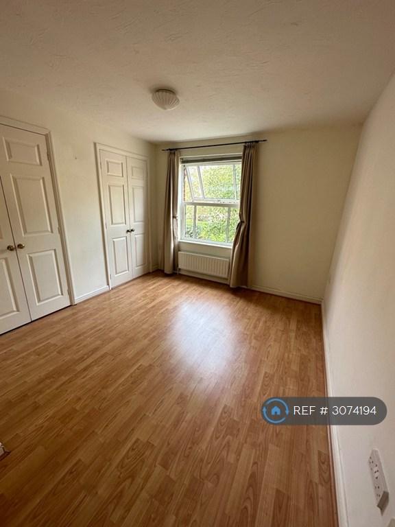 Flat Royal Court Drive in Bolton