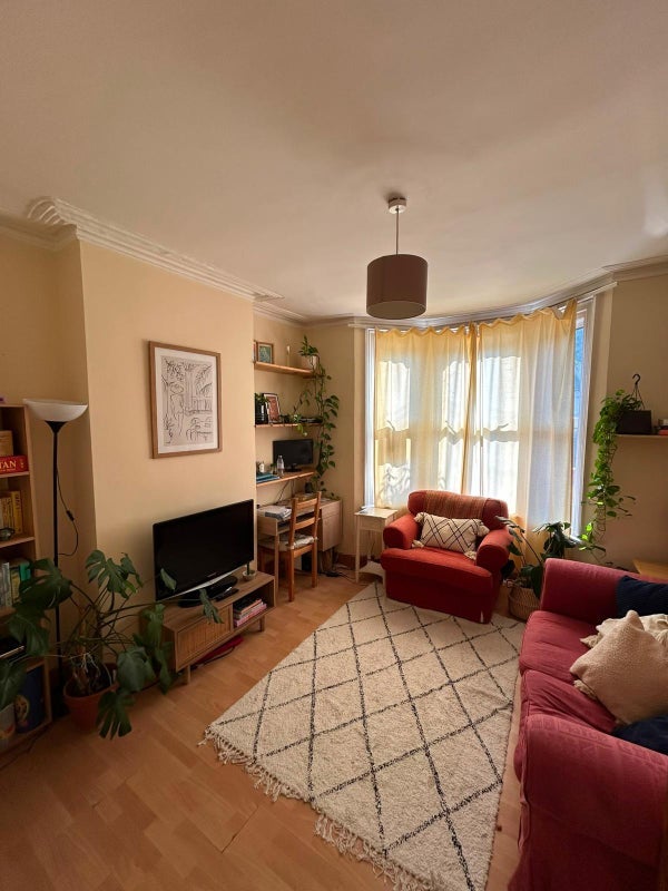 Room Ashville Road in Greater London