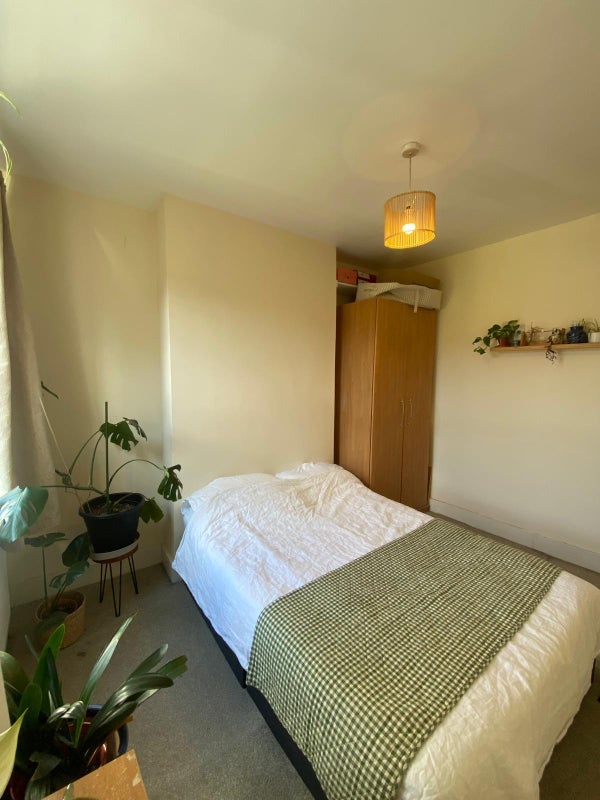 Room Ashville Road in Greater London