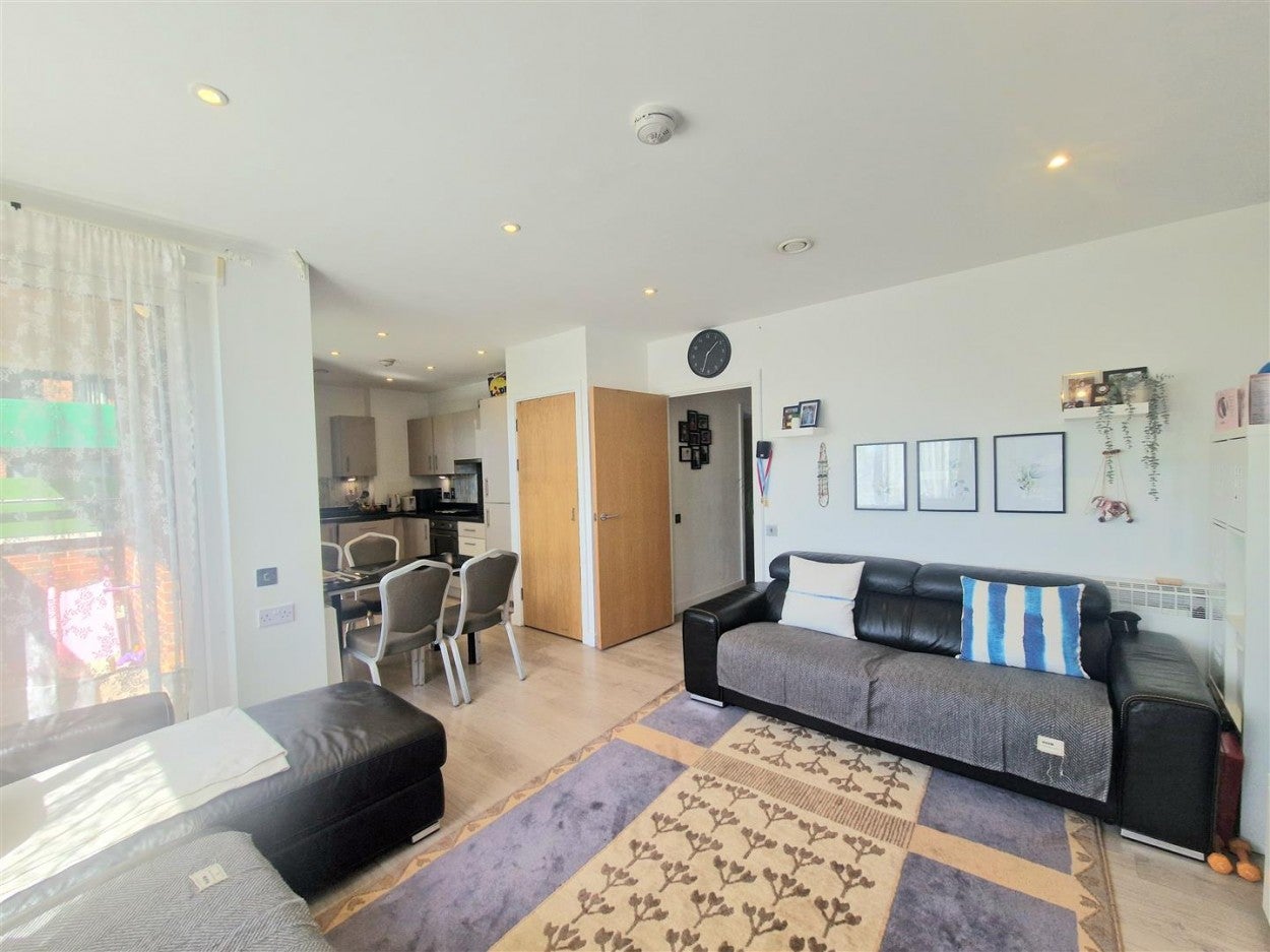 Flat Brook Avenue in Greater London