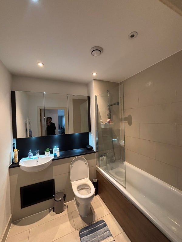 Room Booth Road in Greater London