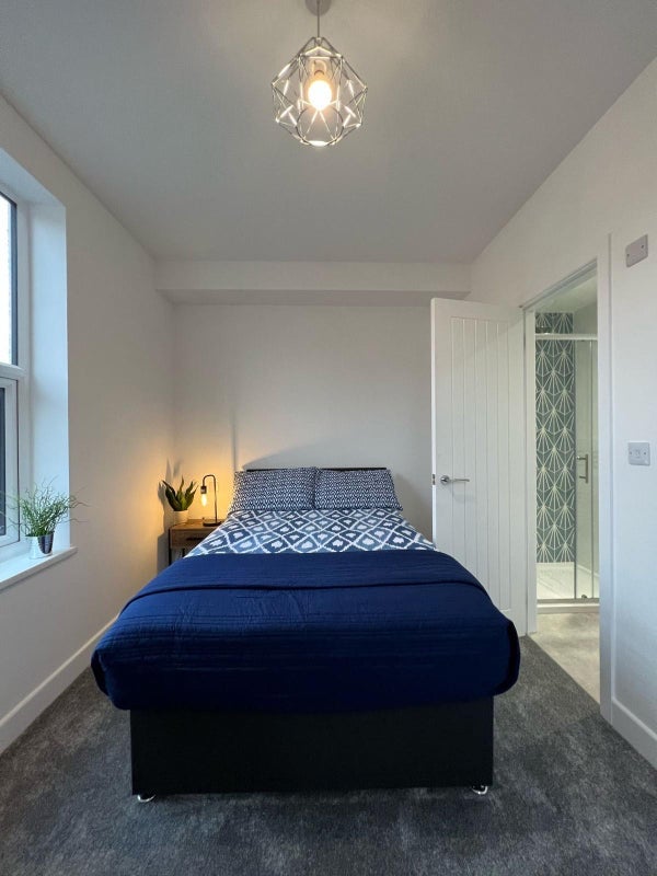 Flat Parkfield Road in Leeds
