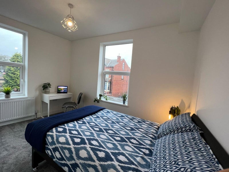 Flat Parkfield Road in Leeds