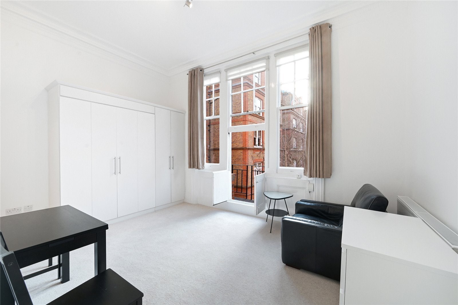 Flat Wetherby Gardens in Greater London