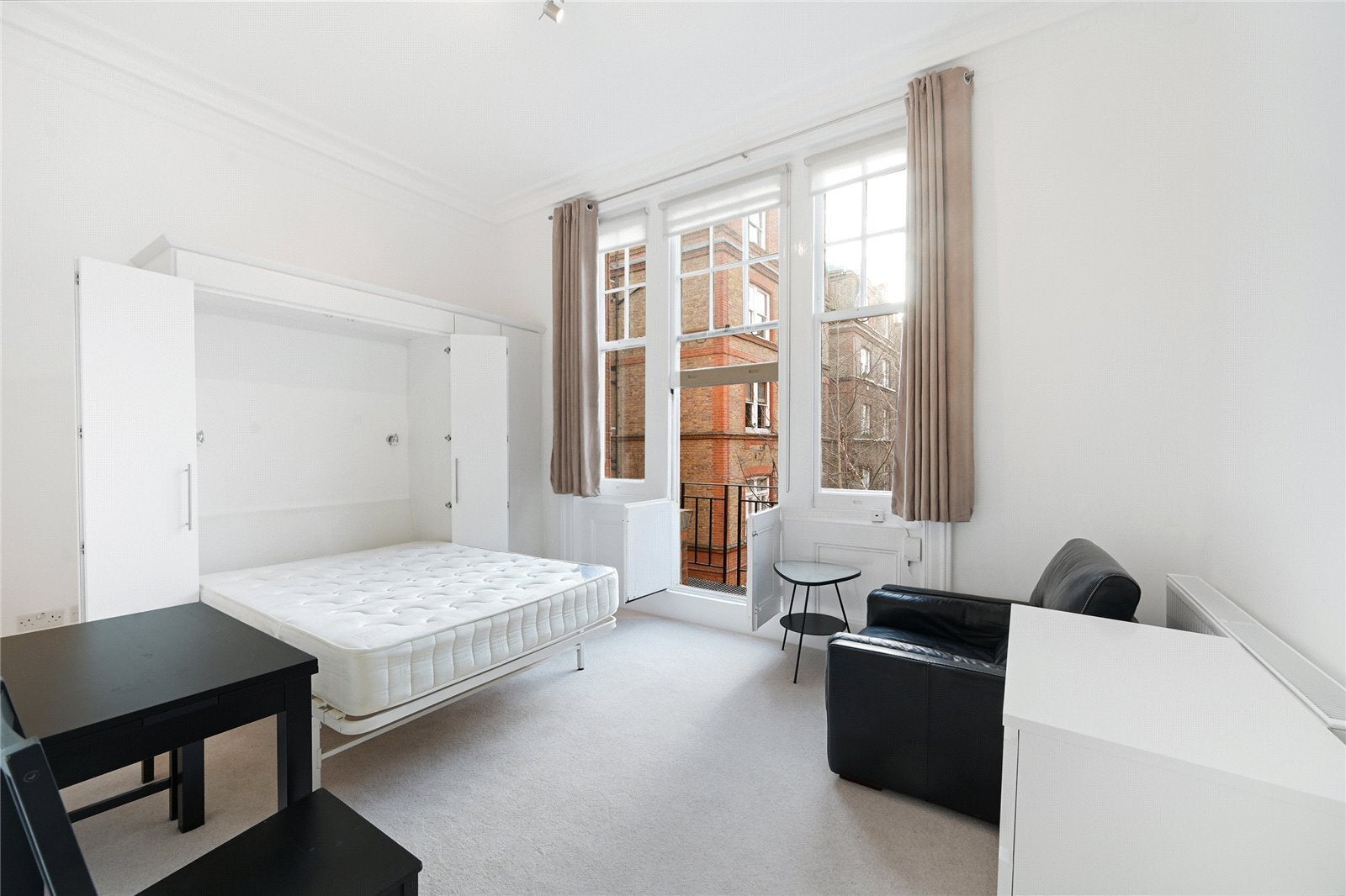 Flat Wetherby Gardens in Greater London