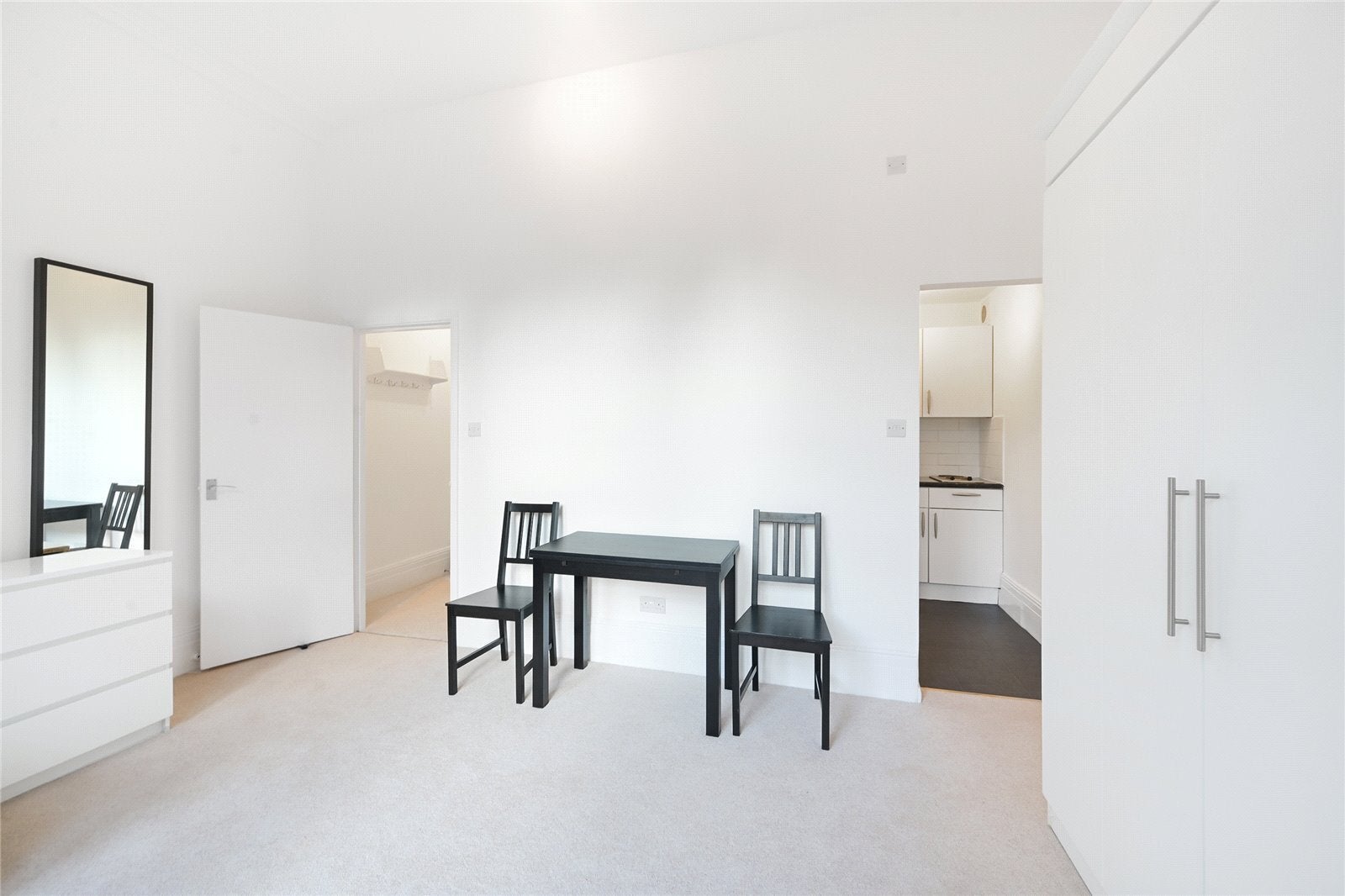 Flat Wetherby Gardens in Greater London
