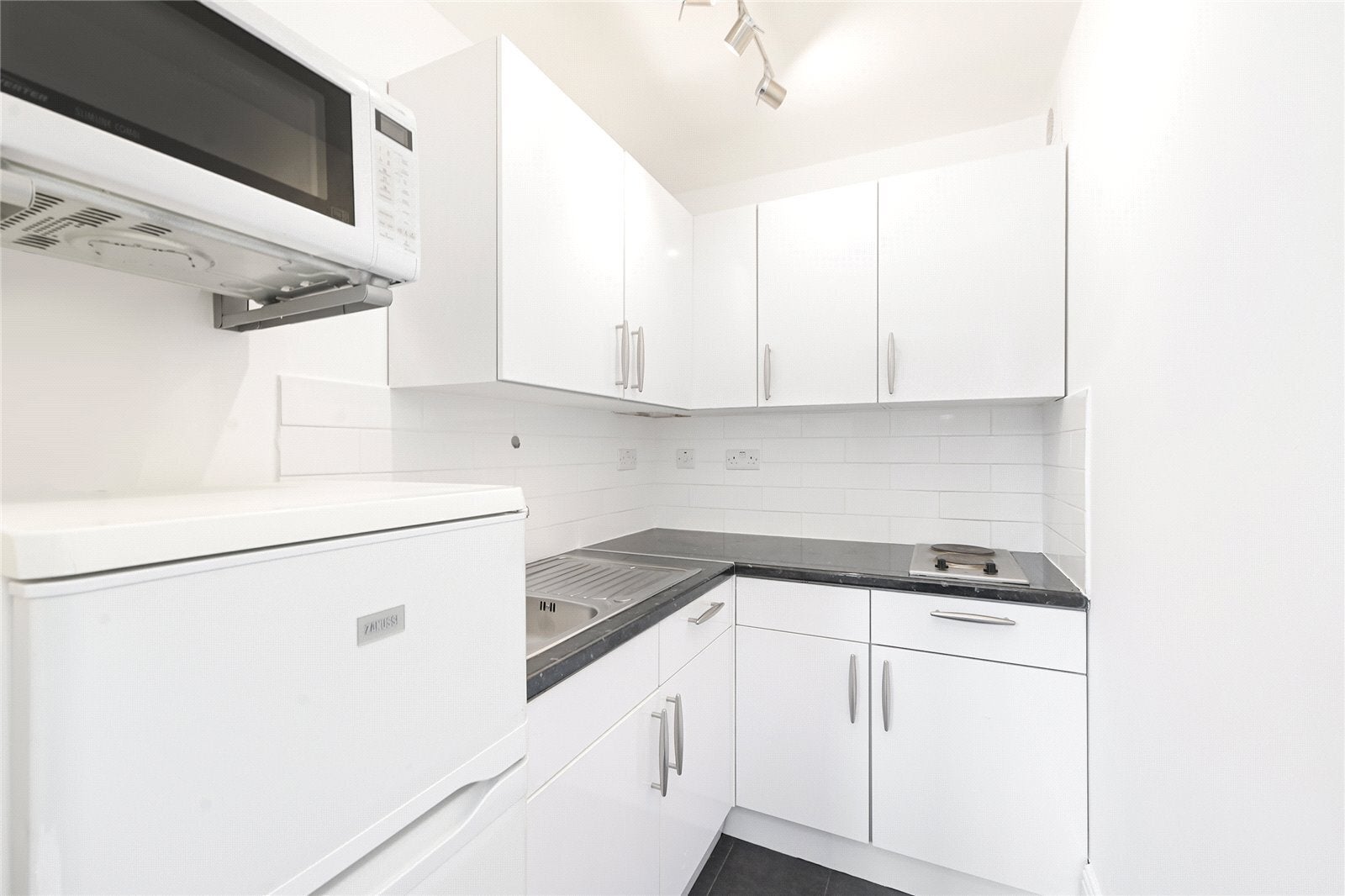 Flat Wetherby Gardens in Greater London