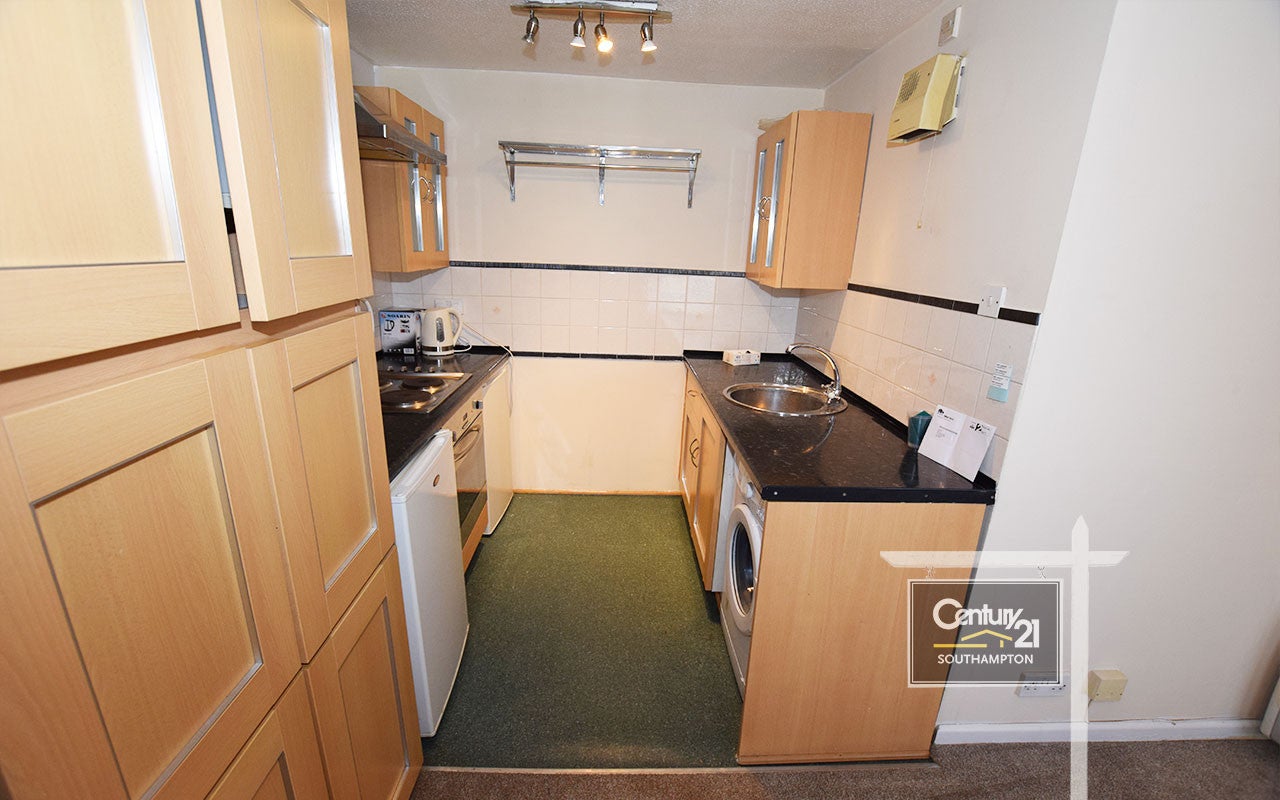 Flat Westridge Road in Southampton