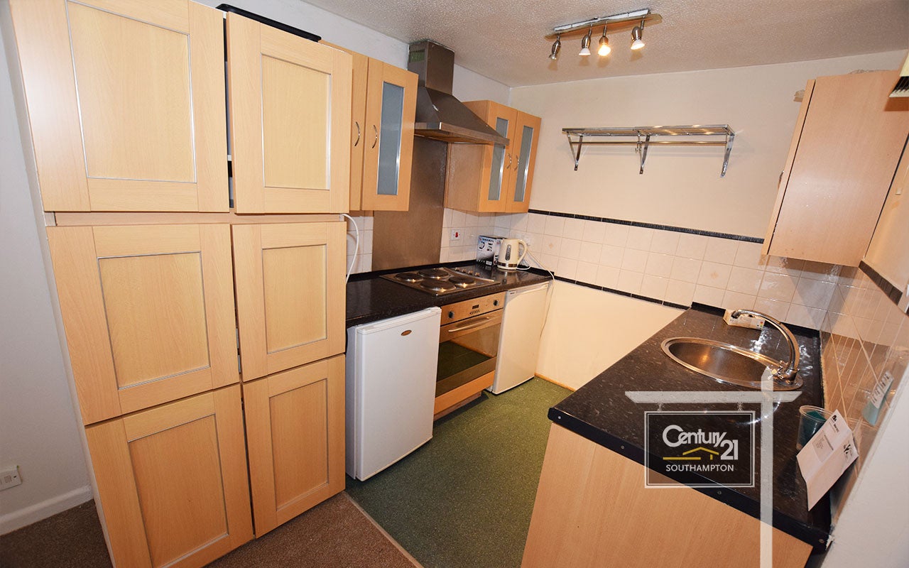 Flat Westridge Road in Southampton