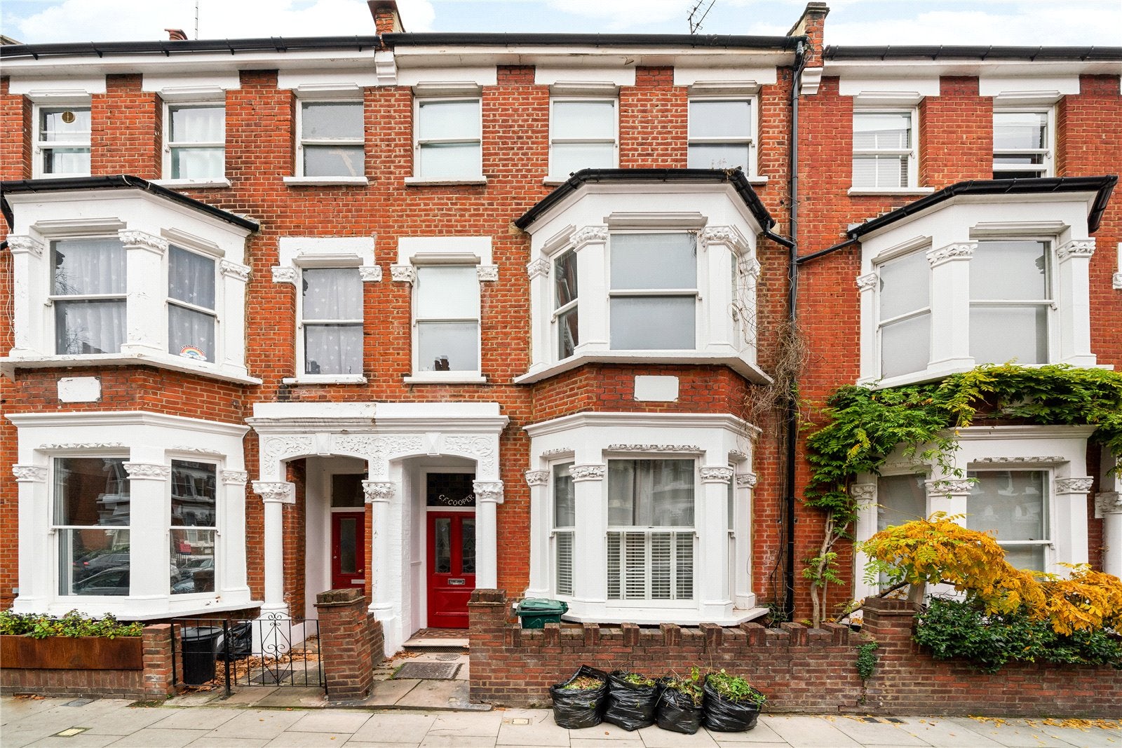 Flat Calabria Road in Greater London