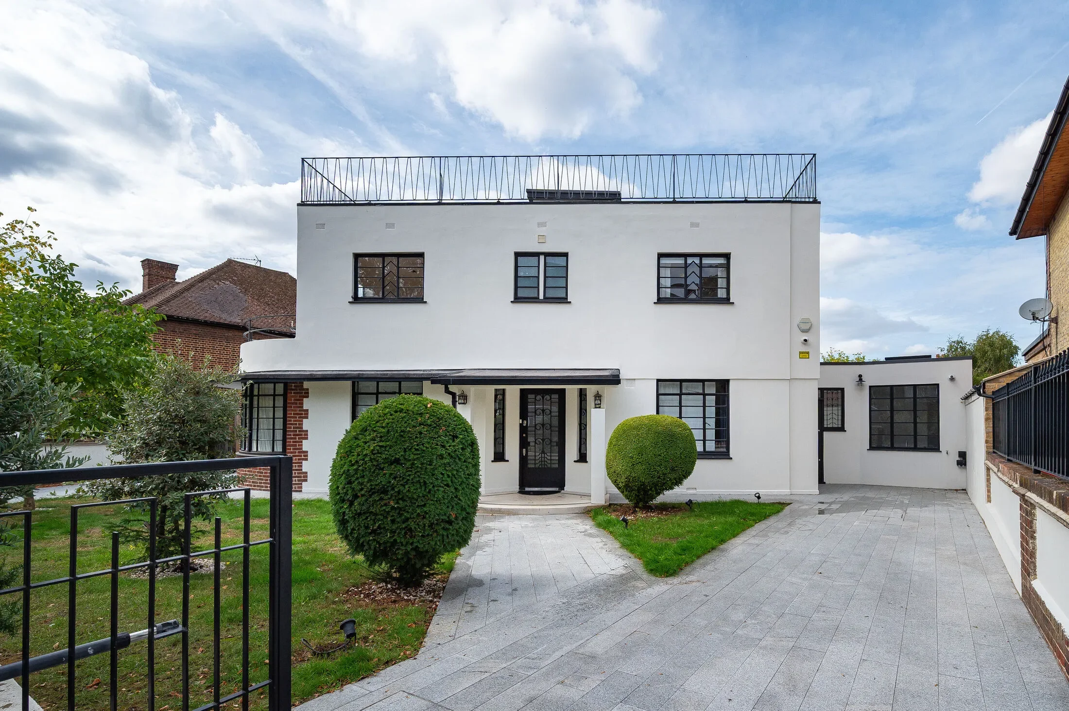 House Dorchester Drive in Greater London