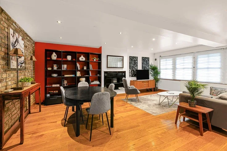 Flat Brook Mews North in City of Westminster