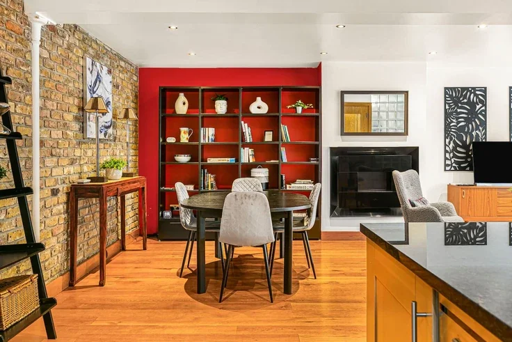Flat Brook Mews North in City of Westminster