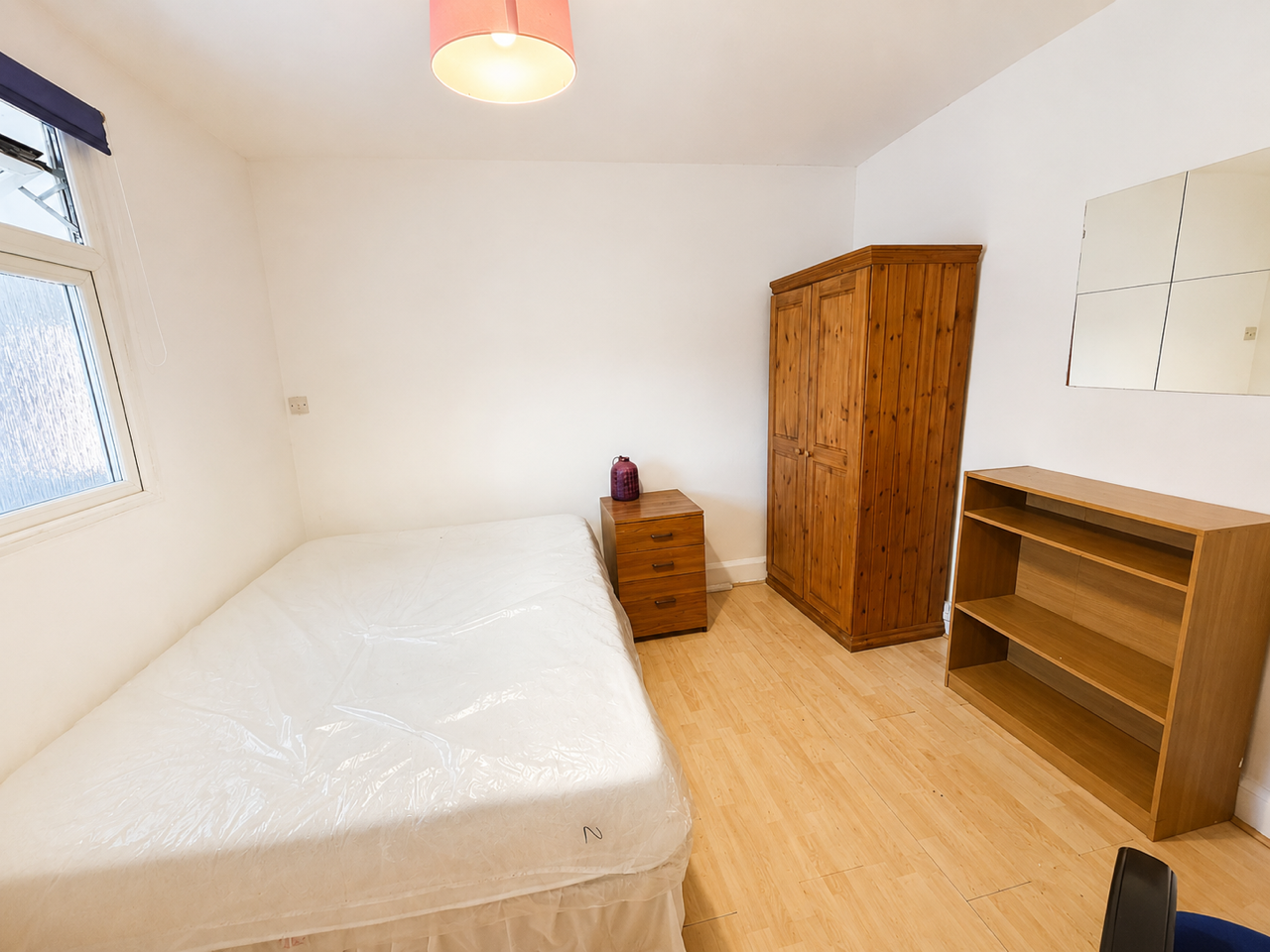 Room Humber Avenue in Coventry