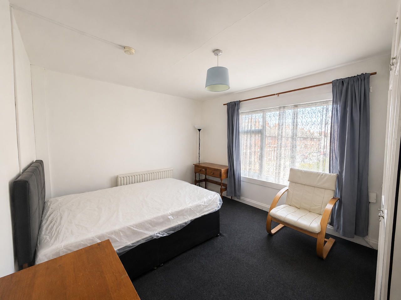 Room Humber Avenue in Coventry