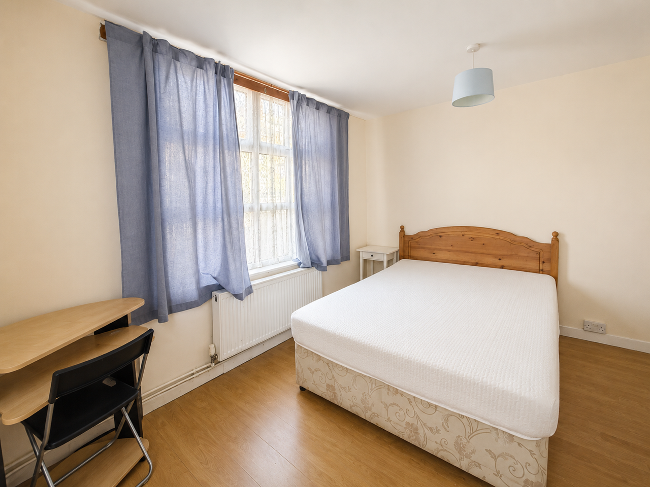Room Humber Avenue in Coventry