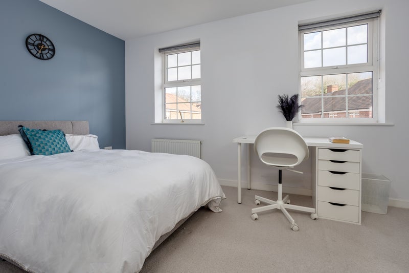 Room Somerley Drive in Crawley