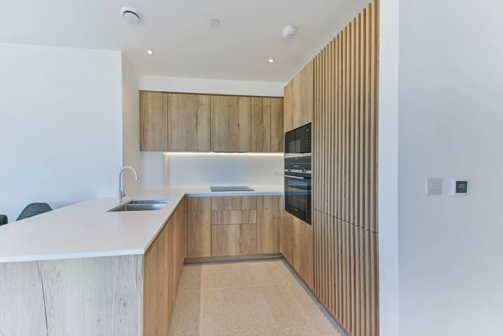Flat Cendal Crescent in Greater London