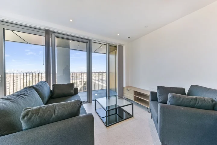 Flat Cendal Crescent in Greater London