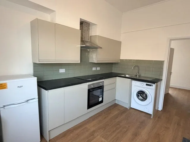Flat Whitestile Road in Greater London