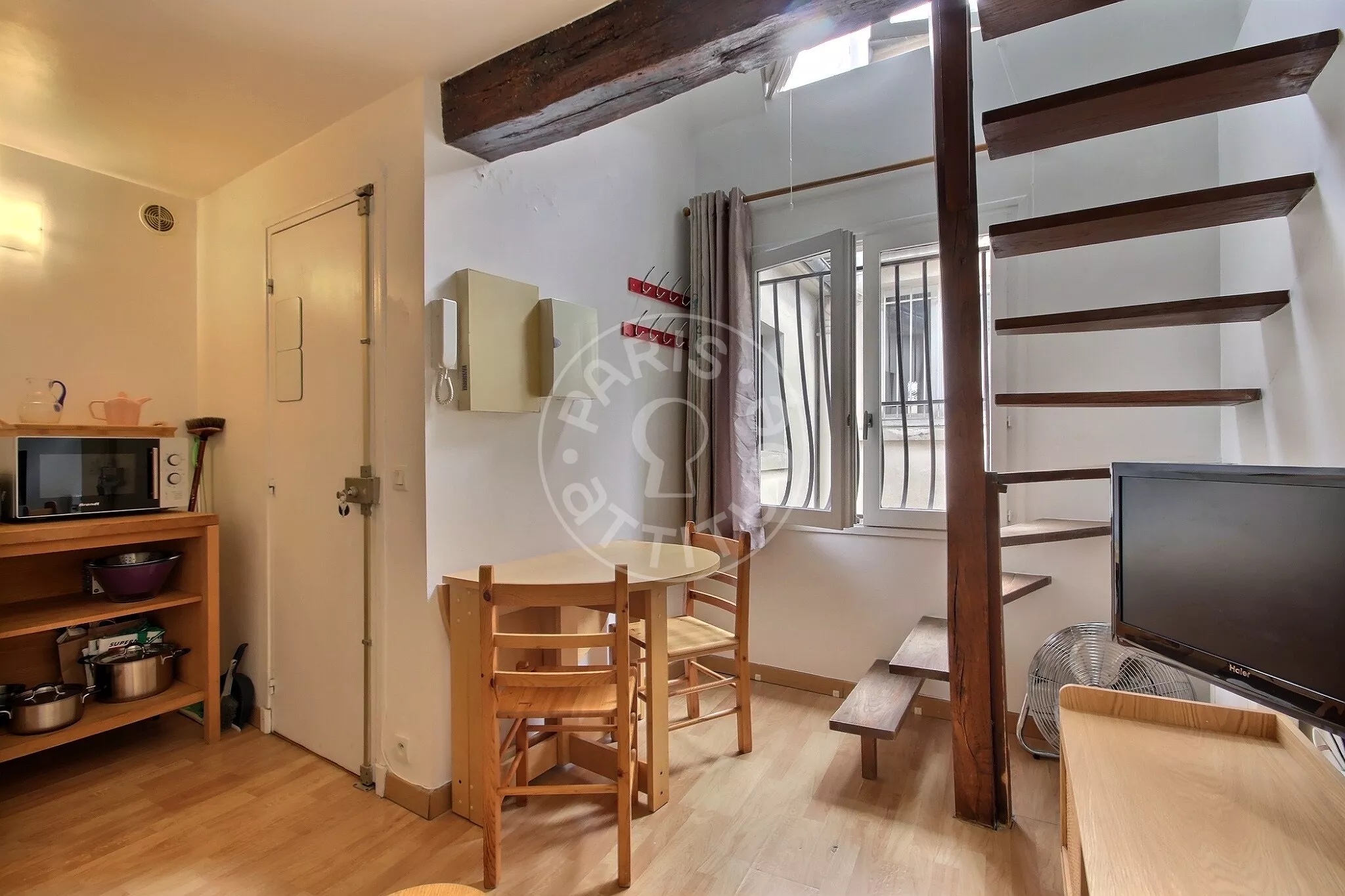 Appartement Rue des Écouffes à Paris