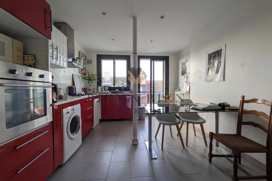 Flat Rue Léo Saignat in Bordeaux