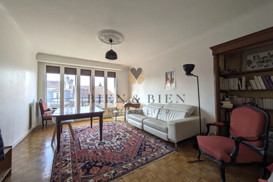Flat Rue Léo Saignat in Bordeaux
