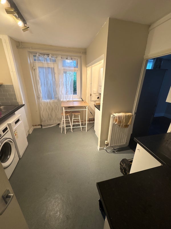Room Blaney Crescent in Greater London